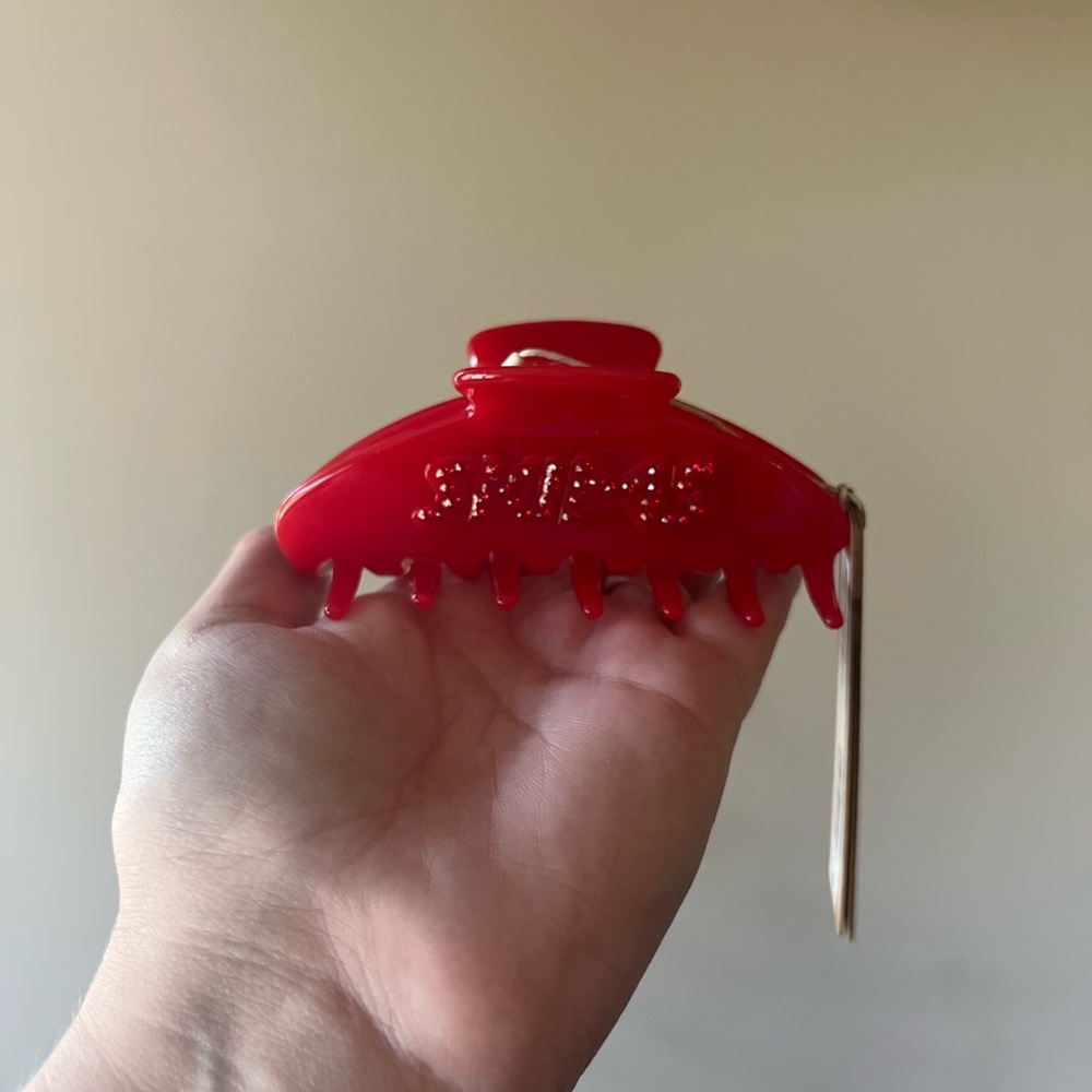 Skims Ruby Hair Claw Clip